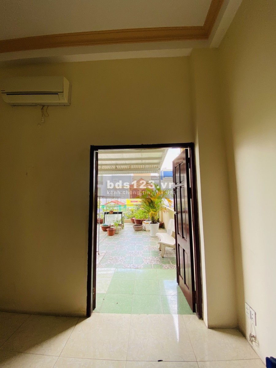 Phòng rất đẹp ban công trồng cây trung tâm hành chính Dĩ An cần cho thuê, lh 0917686001