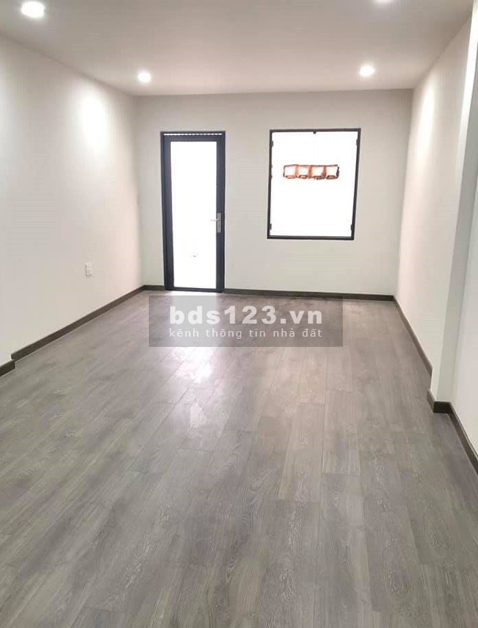 Bán nhà mặt tiền Hòa Hiệp (CMT 8), diện tích sử dụng 28m2, P 4 Quận Tân Bình, chỉ 4 tỷ 2