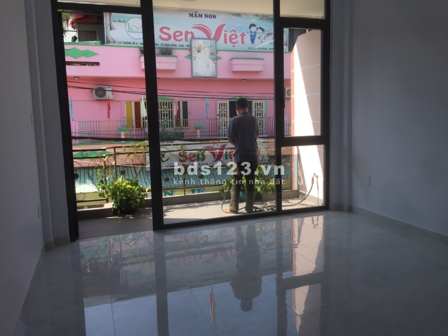 Cần cho thuê phòng chính chủ gần bến xe buýt Quận Wifi Free, liên hệ chính chủ 0908376766