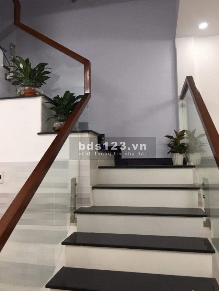 Cần cho thuê phòng chính chủ gần bến xe buýt Quận Wifi Free, liên hệ chính chủ 0908376766