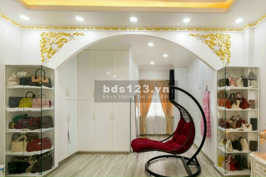 Bán nhà mặt phố Trần Minh Quyền P10 Q10, vị trí siêu đỉnh, mặt tiền 4 m, giá bán 18.5 tỷ