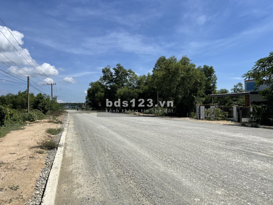 Bán lô đất rộng 2700m2(25x108) đất Mặt Tiền Hùng Vương, Tân Bình, LaGi, Bình Thuận.