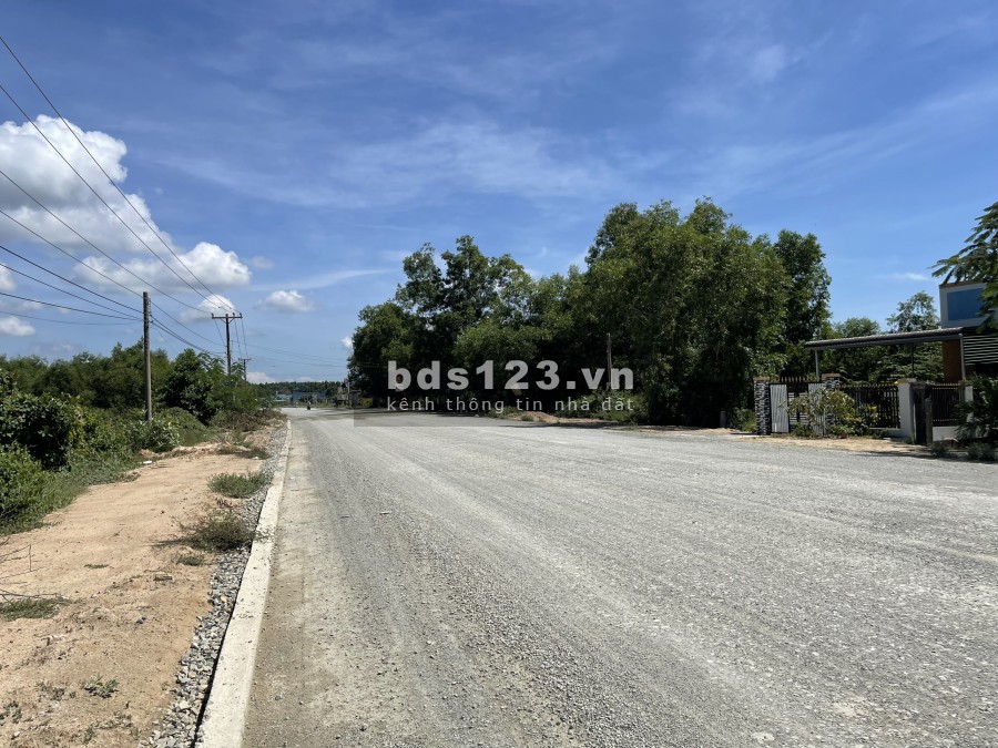 Bán lô đất rộng 2700m2(25x108) đất Mặt Tiền Hùng Vương, Tân Bình, LaGi, Bình Thuận.