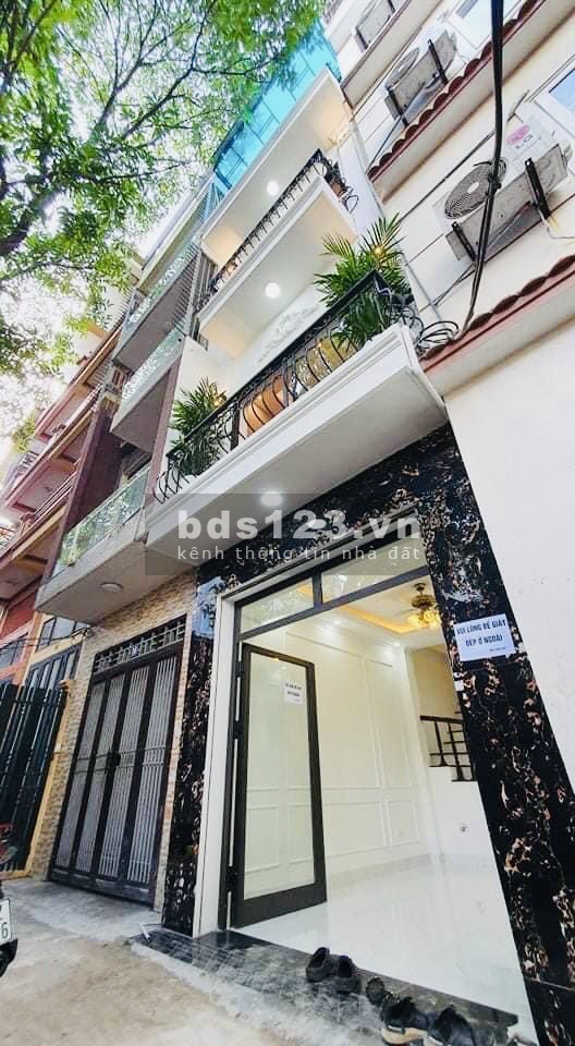 Bán nhà mới Quận Thanh Xuân, diện tích sử dụng 50m2, giá nhỉnh 4 tỷ, 2 mặt thoáng, ở ngay