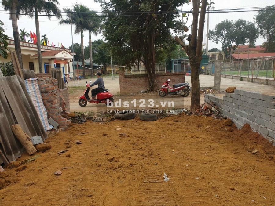 Bán đất ngay trung tâm xã Phú Cát, sát khu công nghiệp cao Hoà Lạc, diện tích 180m2