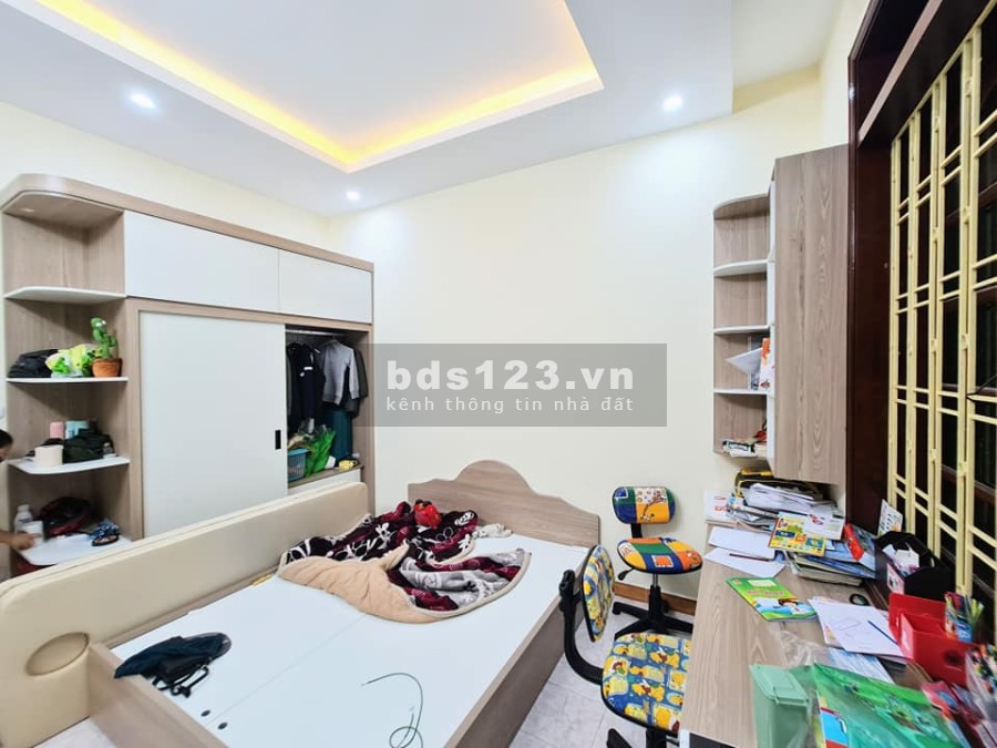 Bán nhà đẹp Ngõ Quỳnh Quận Hai Bá Trưng diện tích 30m2, đúc kiên cố 3,5 tầng giá 2,4 tỷ ( có TL)