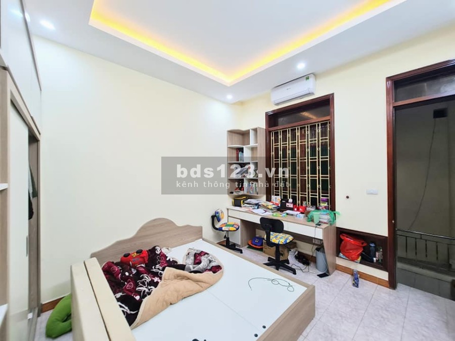 Bán nhà đẹp Ngõ Quỳnh Quận Hai Bá Trưng diện tích 30m2, đúc kiên cố 3,5 tầng giá 2,4 tỷ ( có TL)
