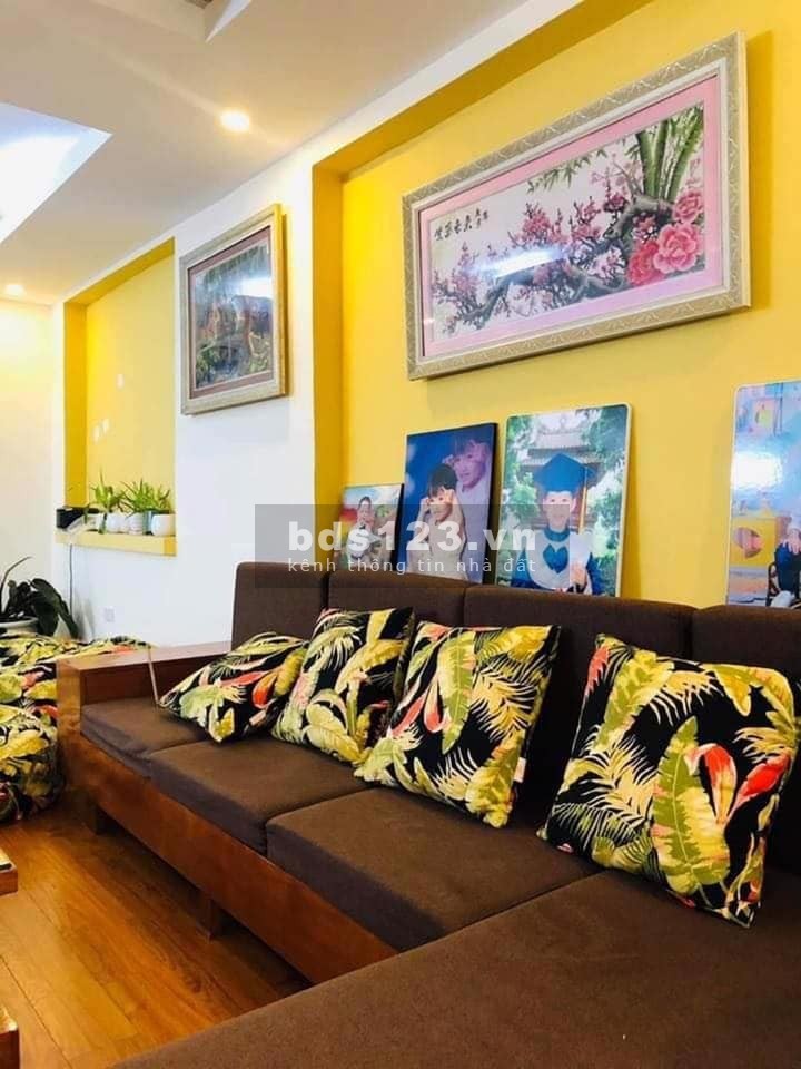Nhà hiếm phố Cầu Am, Ô tô đõ cửa, Kinh doanh, 30m2, 4 tầng, nhỉnh 2 tỷ lh 0944468279