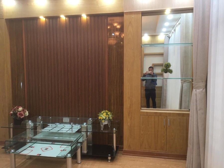 Cần bán gấp nhà Vũ Ngọc Phan đống đa diện tích 40m 5 tầng mặt tiền 4.6m giá 9.8 tỷ
