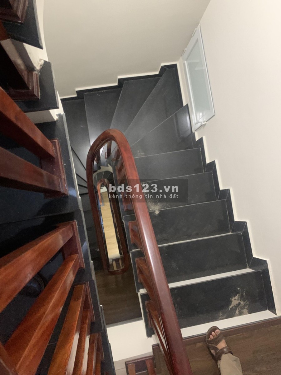 Bán nhà đất Long Biên, chủ nhà cần bán gấp nhà nguyên căn tầng thượng Thanh, sổ chính chủ