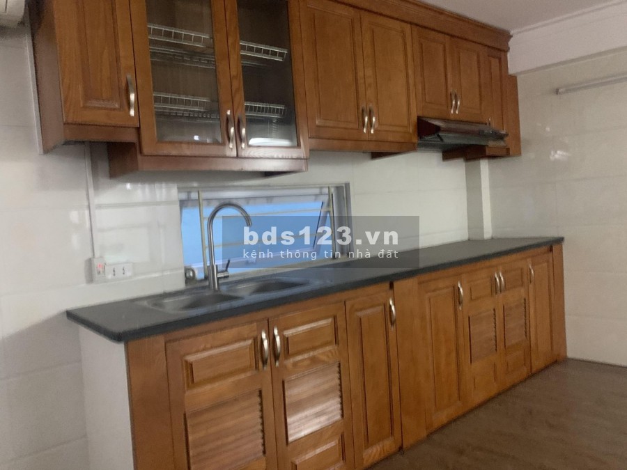 Bán nhà đất Long Biên, chủ nhà cần bán gấp nhà nguyên căn tầng thượng Thanh, sổ chính chủ