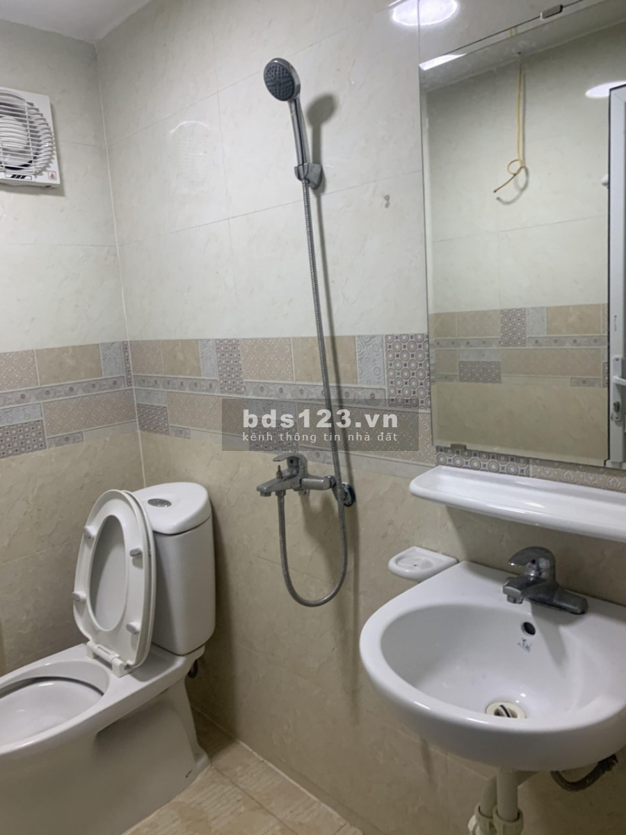 Bán nhà đất Long Biên, chủ nhà cần bán gấp nhà nguyên căn tầng thượng Thanh, sổ chính chủ