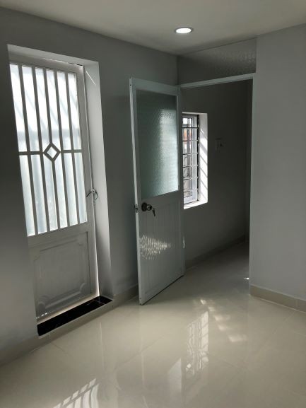 Nhà đường Hồng Lạc, diện tích 17m2, 5x3,5m, hẻm đẹp xe hơi tránh, giá bán nhanh 2 tỷ 15
