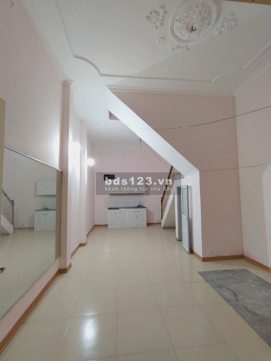 Chính chủ cho thuê nhà 3 tầng đẹp phố Khương Trung diện tích 33m2, đúc 3 tầng kiên cố