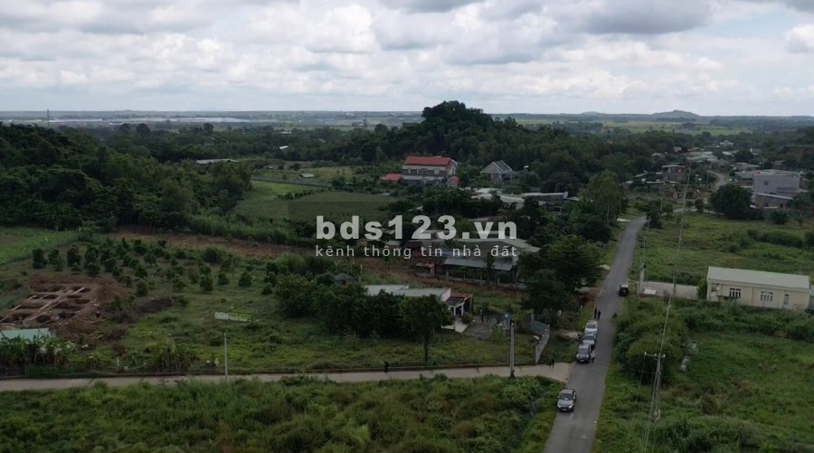 Đất thổ cư 200m2 (5x40) đường nhựa 7m, đối diện Hồ khu du…