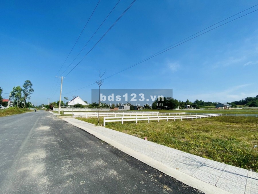 Đất thổ cư 200m2 (5x40) đường nhựa 7m, đối diện Hồ khu du…