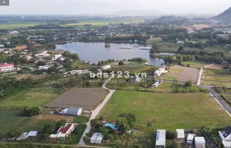 Đất thổ cư 200m2 (5x40) đường nhựa 7m, đối diện Hồ khu du…