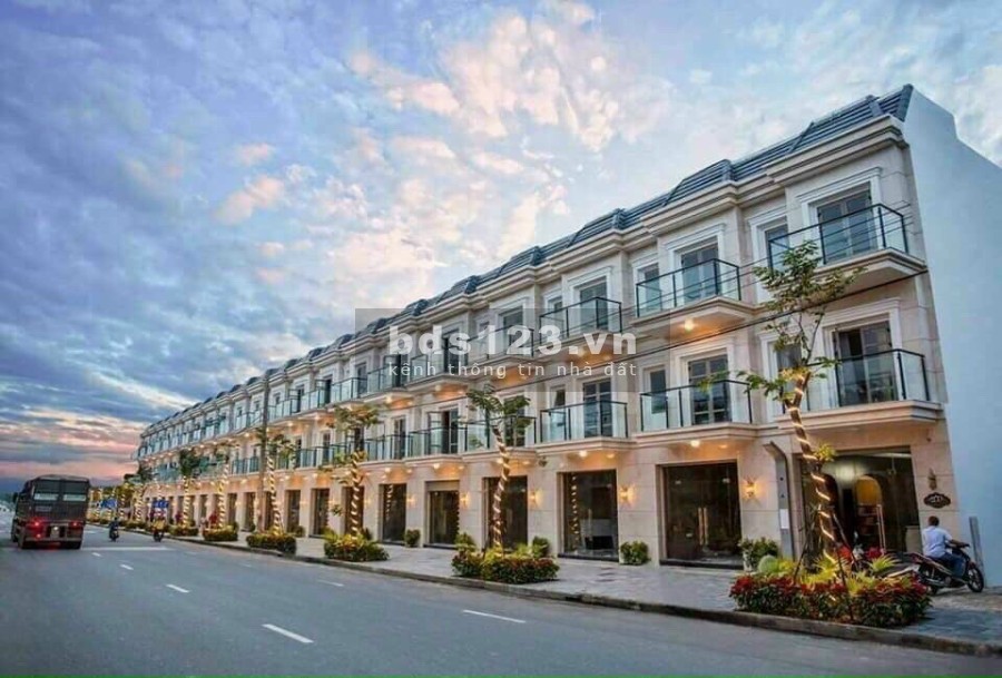 Bán shophouse 4 tầng phong cách Châu Âu, đường 33m có thang máy đã có sổ hồng