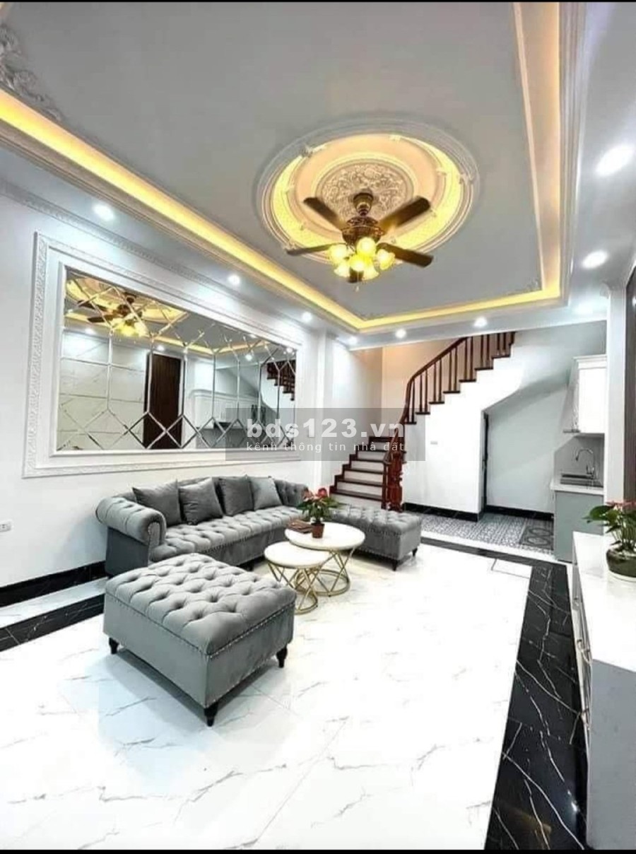 Bán nhà phố Ngọc Lâm, để ở hoặc cho thuê 5 tầng mặt tiền 3.2m, diện tích 37m2, giá 3.8 tỷ