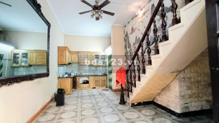 Nhà đẹp Bạch Mai không mua thì phí. Tổng 32m2 ngõ rộng ngay giữa chợ Rất hợp cho kinh doanh chào 6t