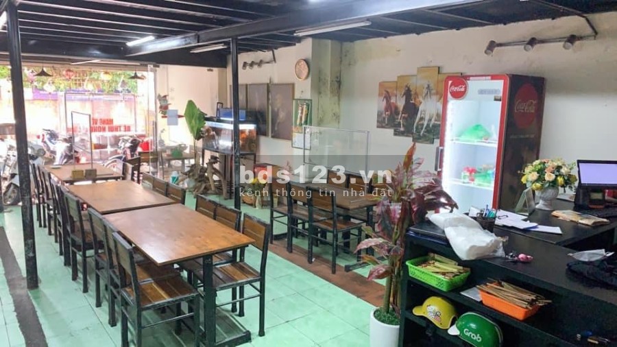 Mặt phố vỉa hè kinh doanh giá trị tương lại khu vực pháp triển từng ngày, dân cư đông đúc