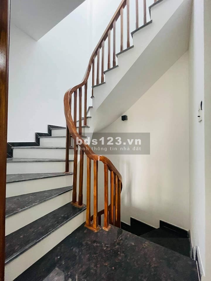 Phố Vọng 40m2 5 tầng MT 5m, xây mới ở ngay, 50m ra mặt phố sầm uất, sổ đỏ chính chủ 4.6 tỷ