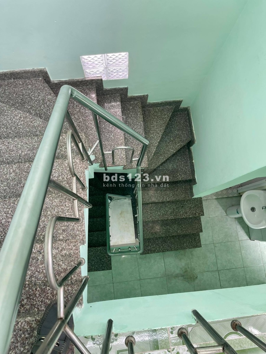 Chủ cần tiền bán gấp nhà đường Tôn Đản, Quận 4 giá chỉ 2 tỷ 9 HBG dtsd 35m2 3 lầu