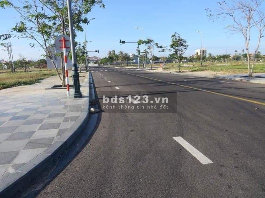 Đất nền nhiều diện tích trung tâm Thị trấn Bến Lức mặt tiền quốc lộ 1A