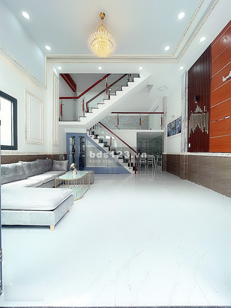 Bán nhà căn góc 2 MT rất thuận tiện KD Buôn Bán, đường Huỳnh Tấn Phát hẻm 994 P. Tân Phú Quận 7