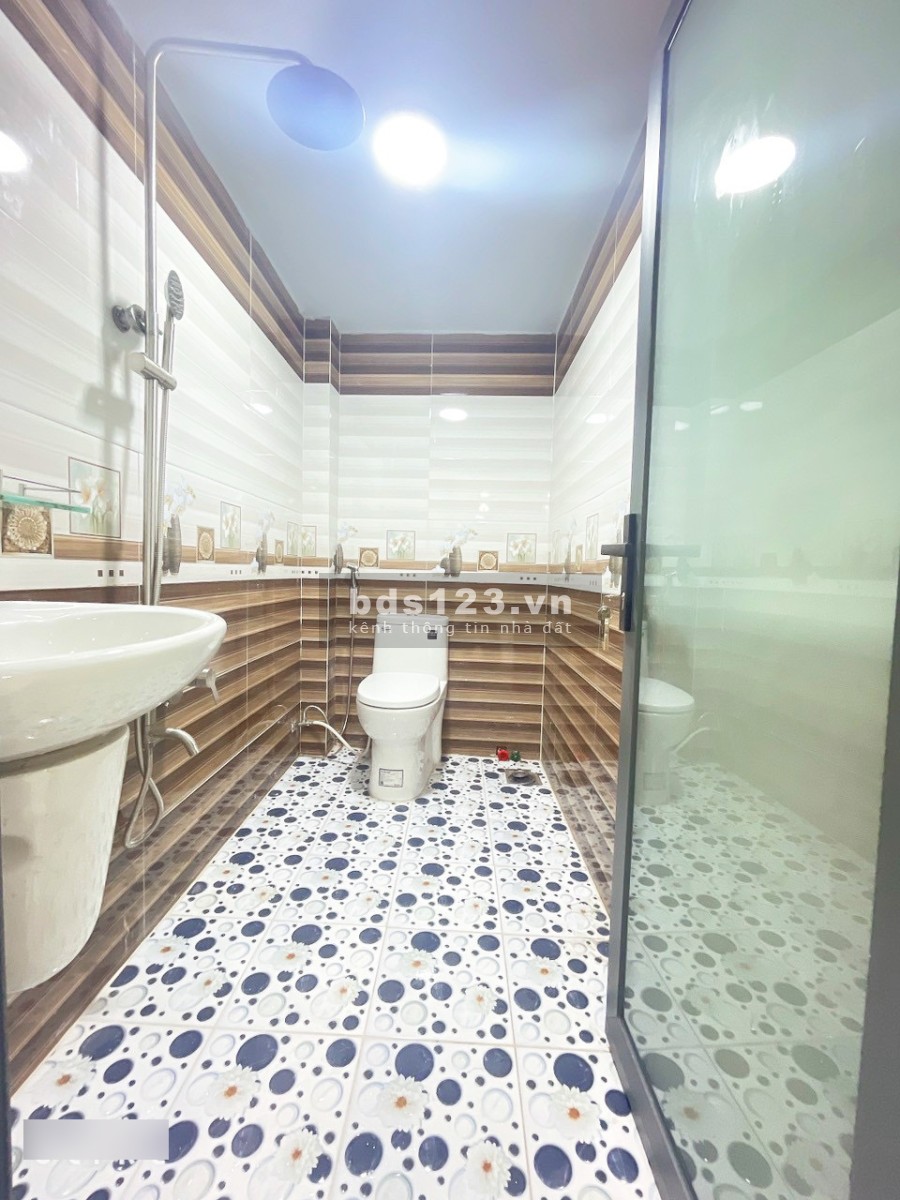 Bán nhà căn góc 2 MT rất thuận tiện KD Buôn Bán, đường Huỳnh Tấn Phát hẻm 994 P. Tân Phú Quận 7