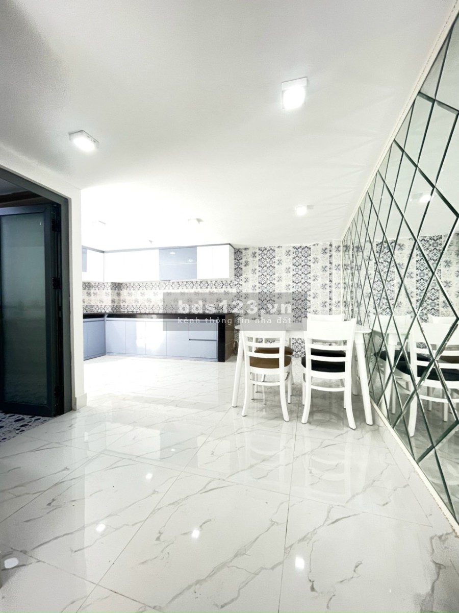 Bán nhà căn góc 2 MT rất thuận tiện KD Buôn Bán, đường Huỳnh Tấn Phát hẻm 994 P. Tân Phú Quận 7