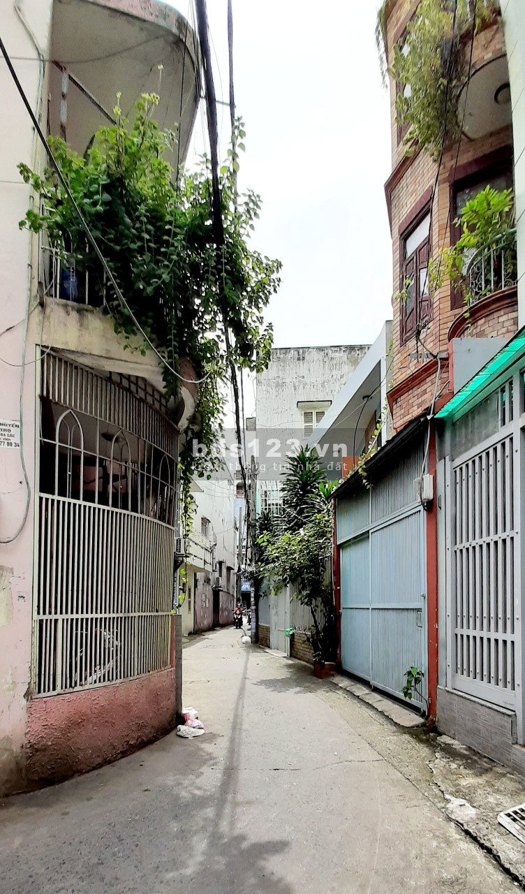 Cho thuê nhà nguyên căn hẻm 182 Bạch Đằng, P.24, Q.Bình Thạnh.Có 4PN. Gía 12.5tr/tháng