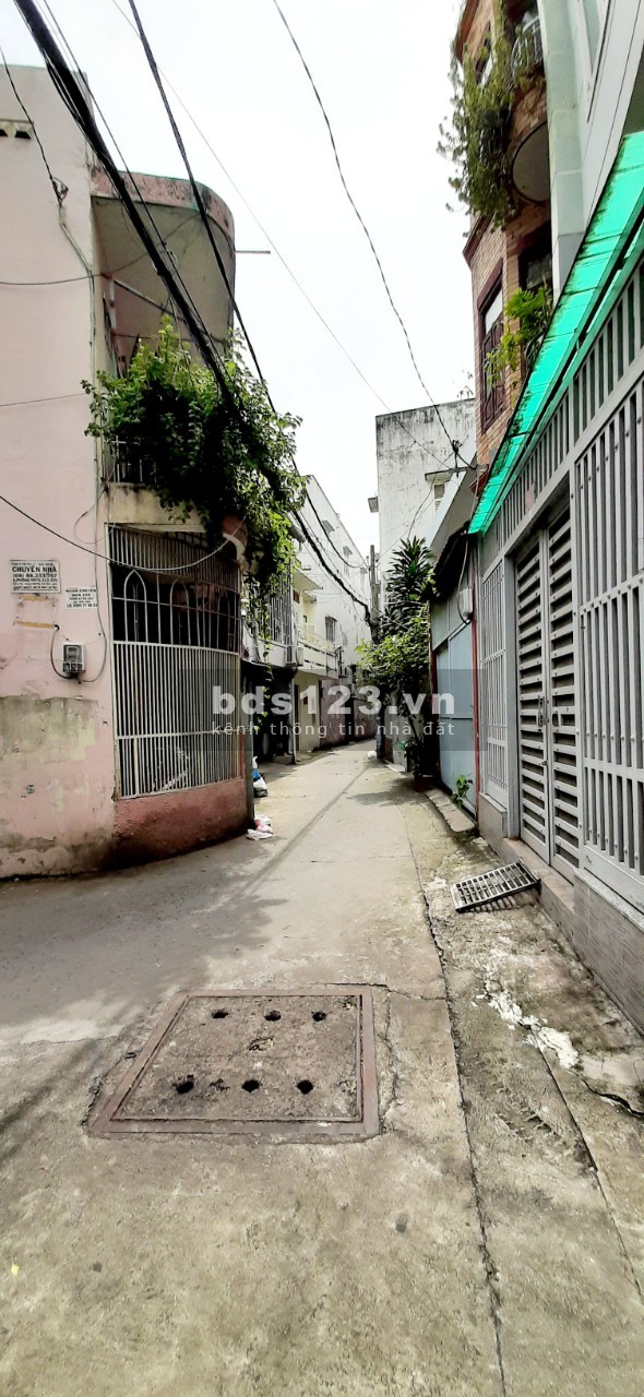 Cho thuê nhà nguyên căn hẻm 182 Bạch Đằng, P.24, Q.Bình Thạnh.Có 4PN. Gía 12.5tr/tháng