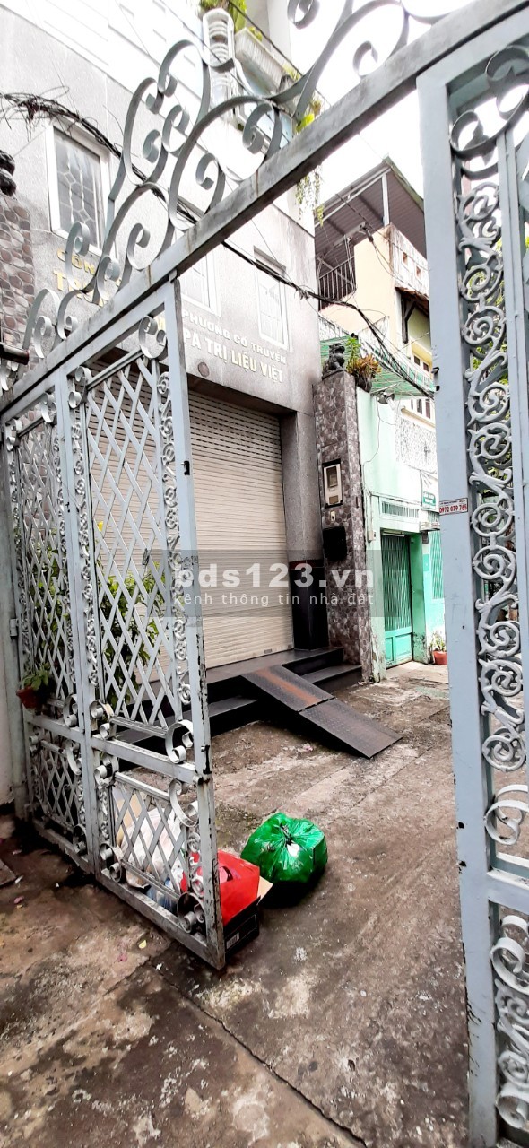 Cho thuê nhà nguyên căn hẻm 182 Bạch Đằng, P.24, Q.Bình Thạnh.Có 4PN. Gía 12.5tr/tháng