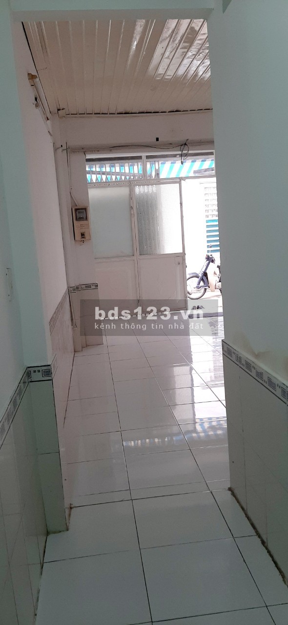 Cho thuê nhà nguyên căn hẻm 182 Bạch Đằng, P.24, Q.Bình Thạnh.Có 4PN. Gía 12.5tr/tháng