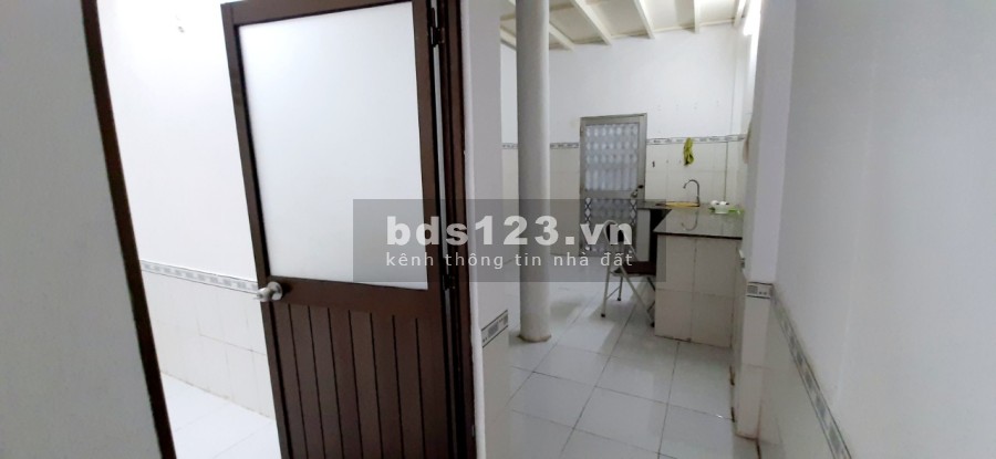 Cho thuê nhà nguyên căn hẻm 182 Bạch Đằng, P.24, Q.Bình Thạnh.Có 4PN. Gía 12.5tr/tháng