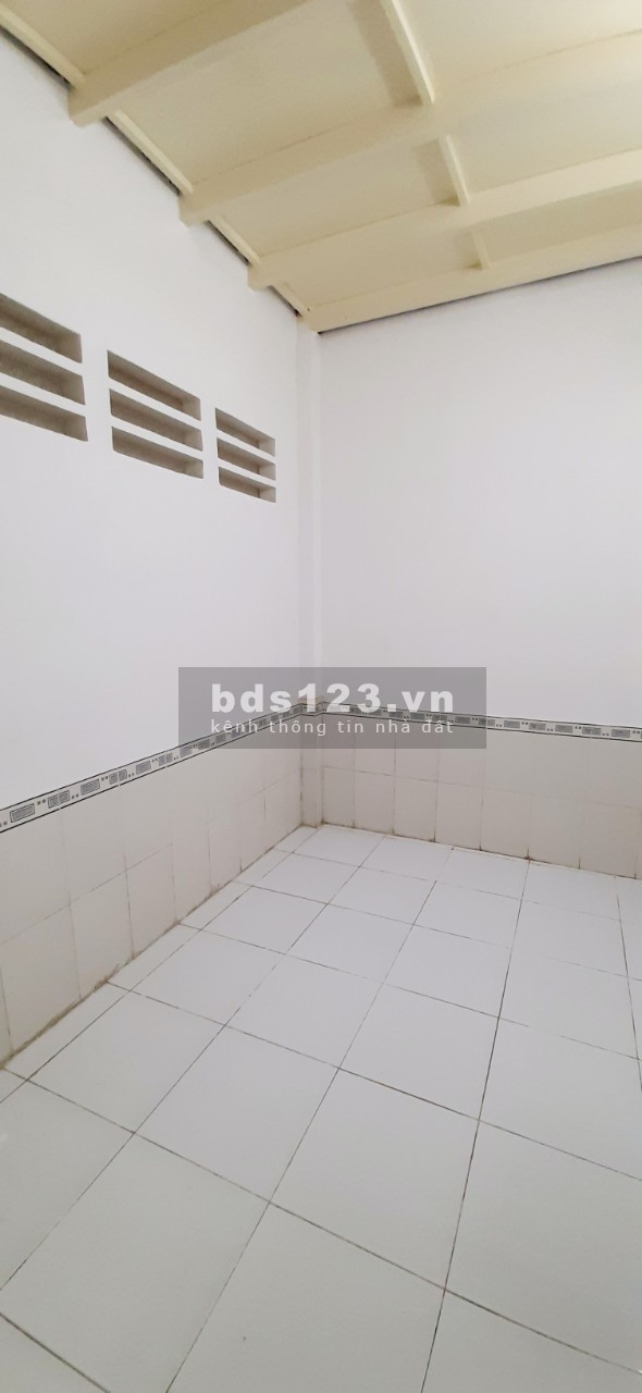 Cho thuê nhà nguyên căn hẻm 182 Bạch Đằng, P.24, Q.Bình Thạnh.Có 4PN. Gía 12.5tr/tháng