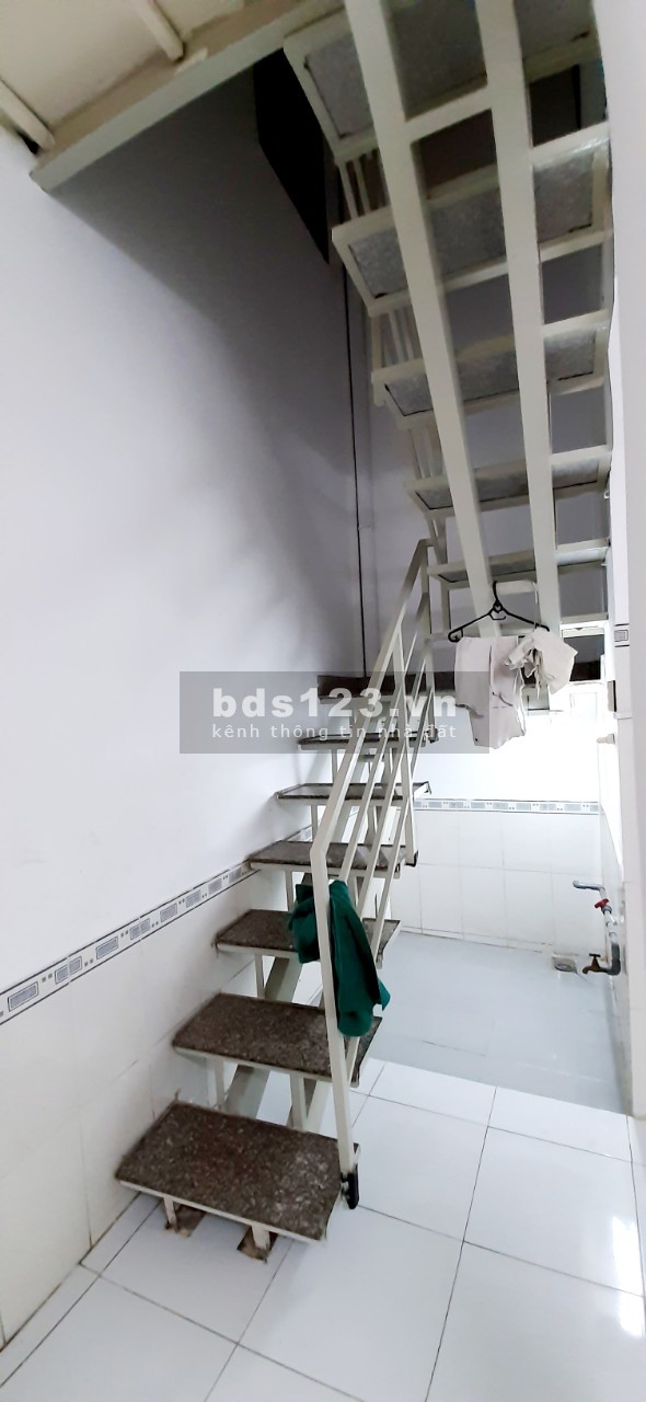 Cho thuê nhà nguyên căn hẻm 182 Bạch Đằng, P.24, Q.Bình Thạnh.Có 4PN. Gía 12.5tr/tháng