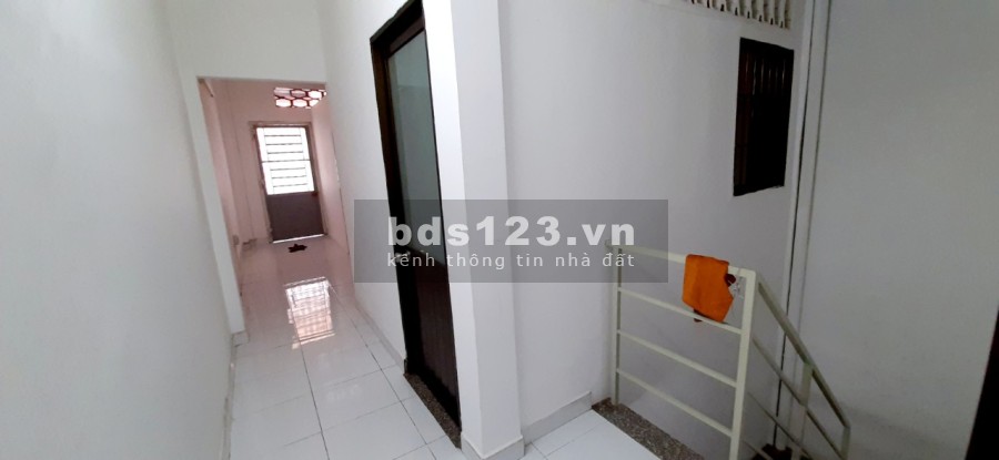Cho thuê nhà nguyên căn hẻm 182 Bạch Đằng, P.24, Q.Bình Thạnh.Có 4PN. Gía 12.5tr/tháng