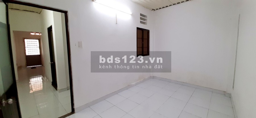 Cho thuê nhà nguyên căn hẻm 182 Bạch Đằng, P.24, Q.Bình Thạnh.Có 4PN. Gía 12.5tr/tháng