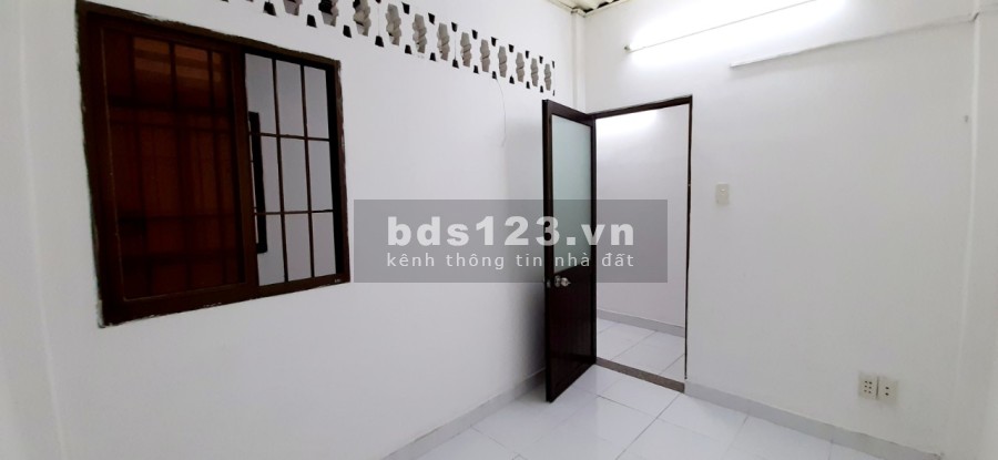 Cho thuê nhà nguyên căn hẻm 182 Bạch Đằng, P.24, Q.Bình Thạnh.Có 4PN. Gía 12.5tr/tháng