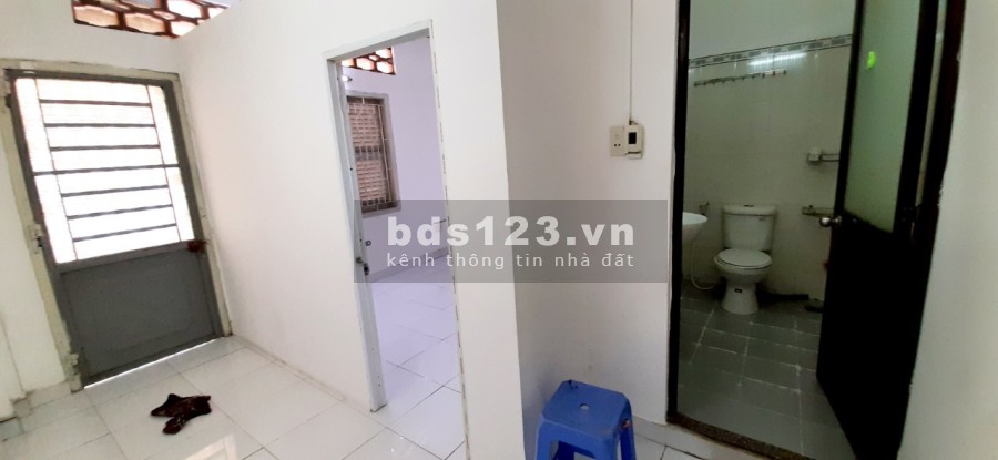 Cho thuê nhà nguyên căn hẻm 182 Bạch Đằng, P.24, Q.Bình Thạnh.Có 4PN. Gía 12.5tr/tháng