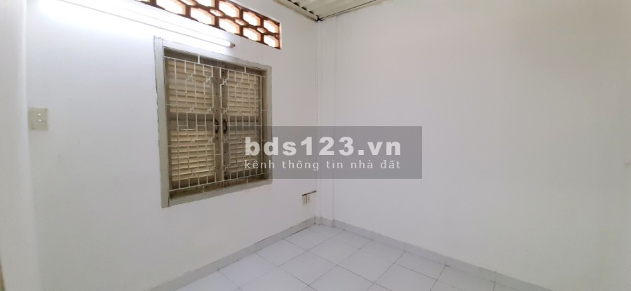 Cho thuê nhà nguyên căn hẻm 182 Bạch Đằng, P.24, Q.Bình Thạnh.Có 4PN. Gía 12.5tr/tháng