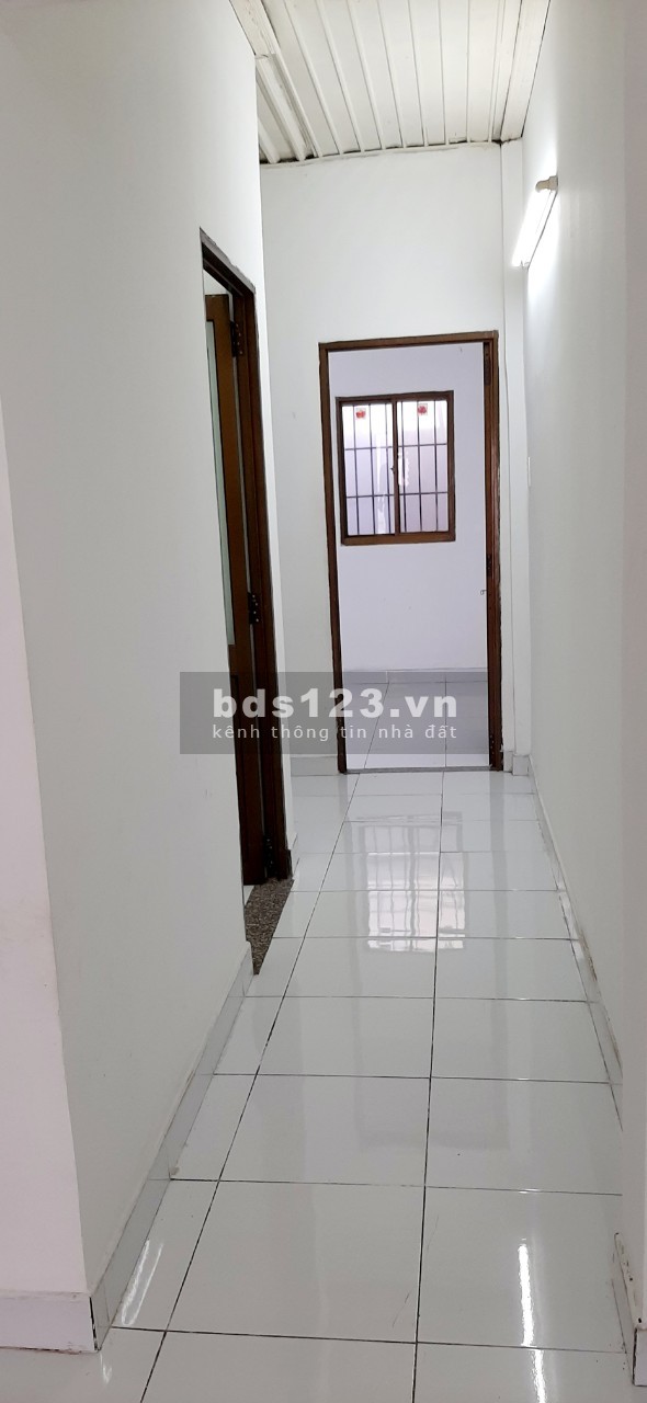 Cho thuê nhà nguyên căn hẻm 182 Bạch Đằng, P.24, Q.Bình Thạnh.Có 4PN. Gía 12.5tr/tháng