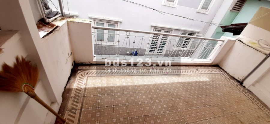 Cho thuê nhà nguyên căn hẻm 182 Bạch Đằng, P.24, Q.Bình Thạnh.Có 4PN. Gía 12.5tr/tháng