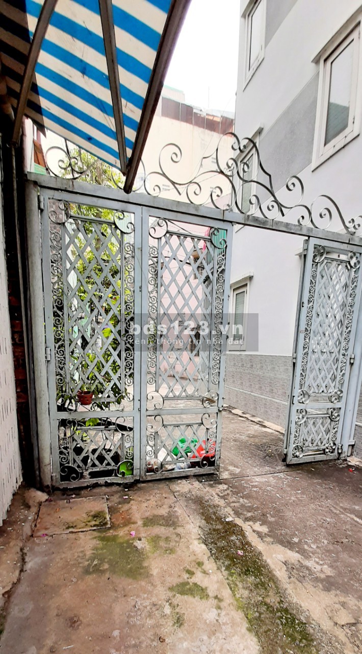 Cho thuê nhà nguyên căn hẻm 182 Bạch Đằng, P.24, Q.Bình Thạnh.Có 4PN. Gía 12.5tr/tháng