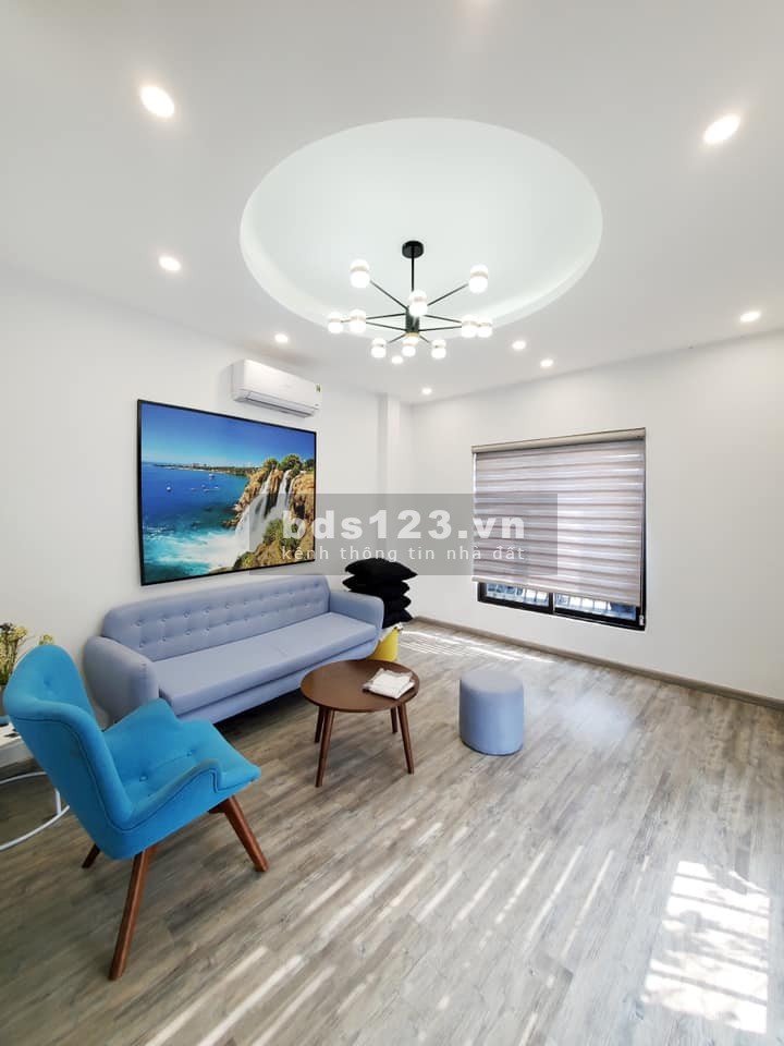 Mặt phố TT Cầu Giấy 42m2x6T, Gara Ô TÔ, kinh doanh Vip, giá chỉ 6 tỷ.
