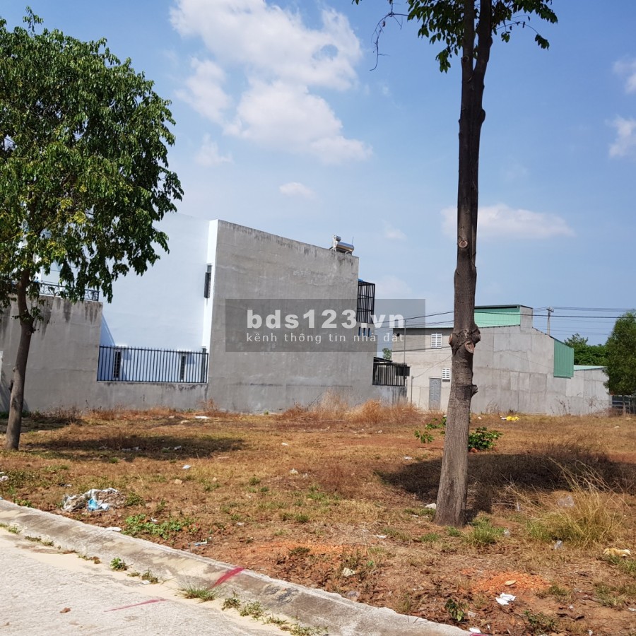 Cần bán 10x30m trong khu mới phát triển của tỉnh để đi nước ngoài liên hệ 0981.922.981