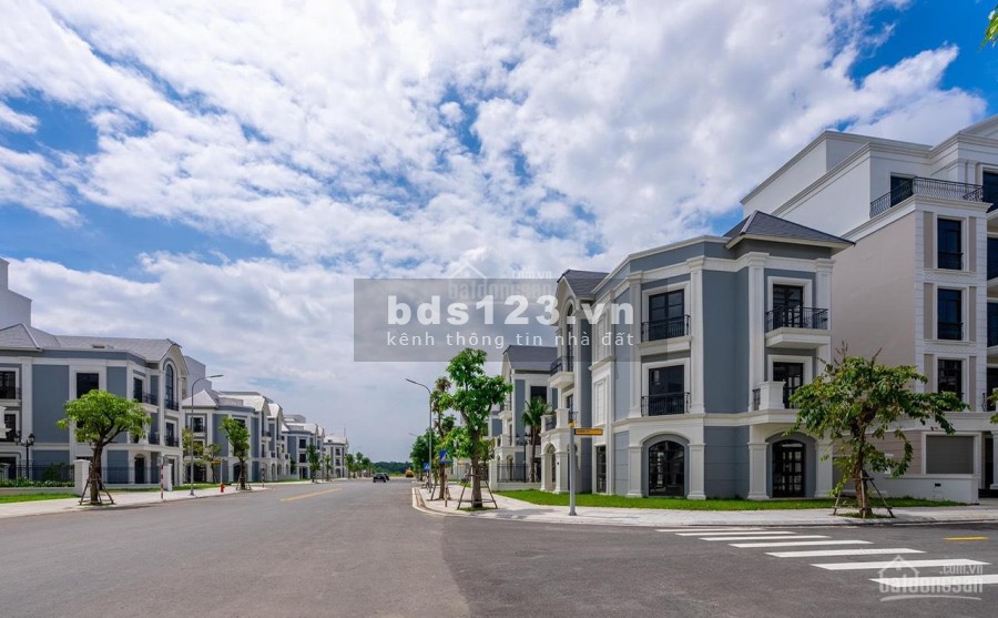 Chính chủ cần bán biệt thự view hồ sen cc Vinhomes Grand Park dtsd 2502m, ngay cạnh bến du thuyền