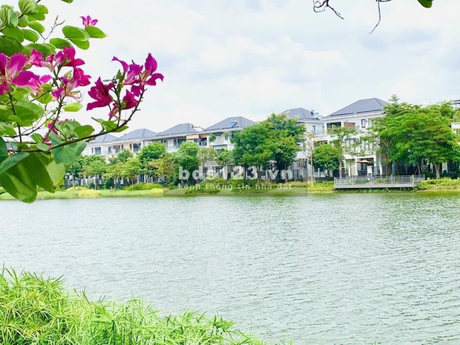 Cần ra hàng gấp biệt thự view hồ Lakeview Quận 2, diện tích 8x22 giá bán nhanh chỉ 32 tỷ